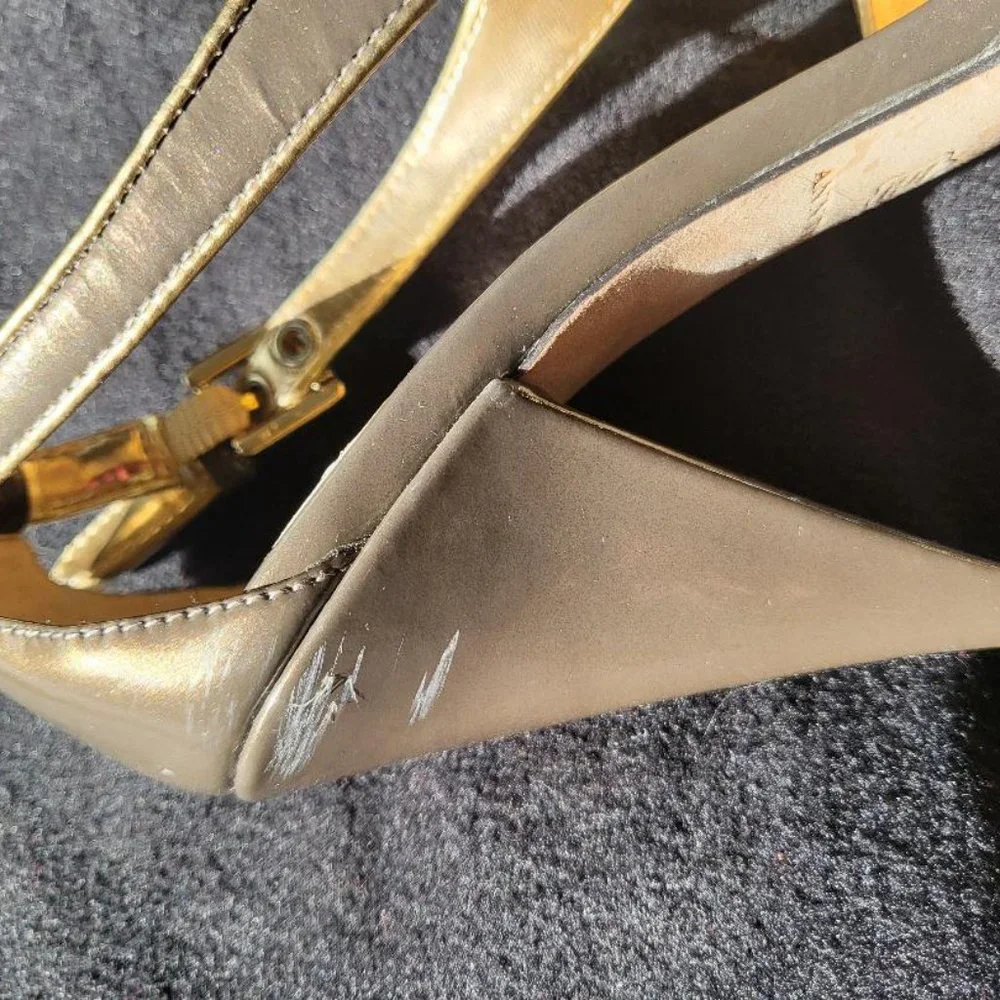 Patent leather metallic beige with gold trim 3 1/2 inch Ann Taylor heels size 6 - Picture 8 of 9